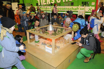 Beliebt vor allem bei den Kindern: Der Kkenschaukasten am ZDG-Stand.