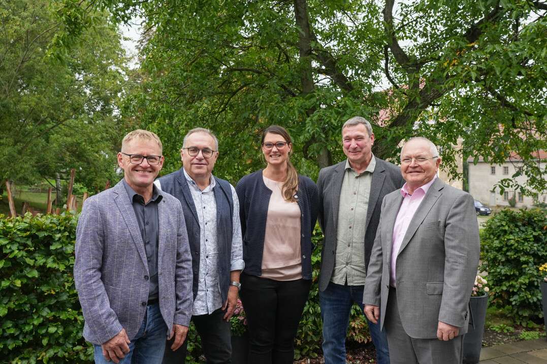 Trotz trber Aussichten ein bestens 
aufeinander abgestimmtes Team: 
der Vorstand des Geflgelwirtschaftsverbandes Sachsen.