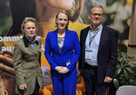 Die Tierschutzbeauftragte der Bundesregierung, Ariane Désirée Kari (Mitte), mit der Vorsitzenden des Verbands Deutscher Putenmäster, Bettina Gräfin von Spee und Dr. Dirk Höppner, Bereichsleiter Tierhaltung, Tier- und Umweltschutz beim ZDG.