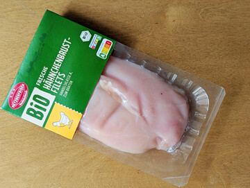 Frisches Bio-Hhnchenbrustfilet aus dem Discounter.
