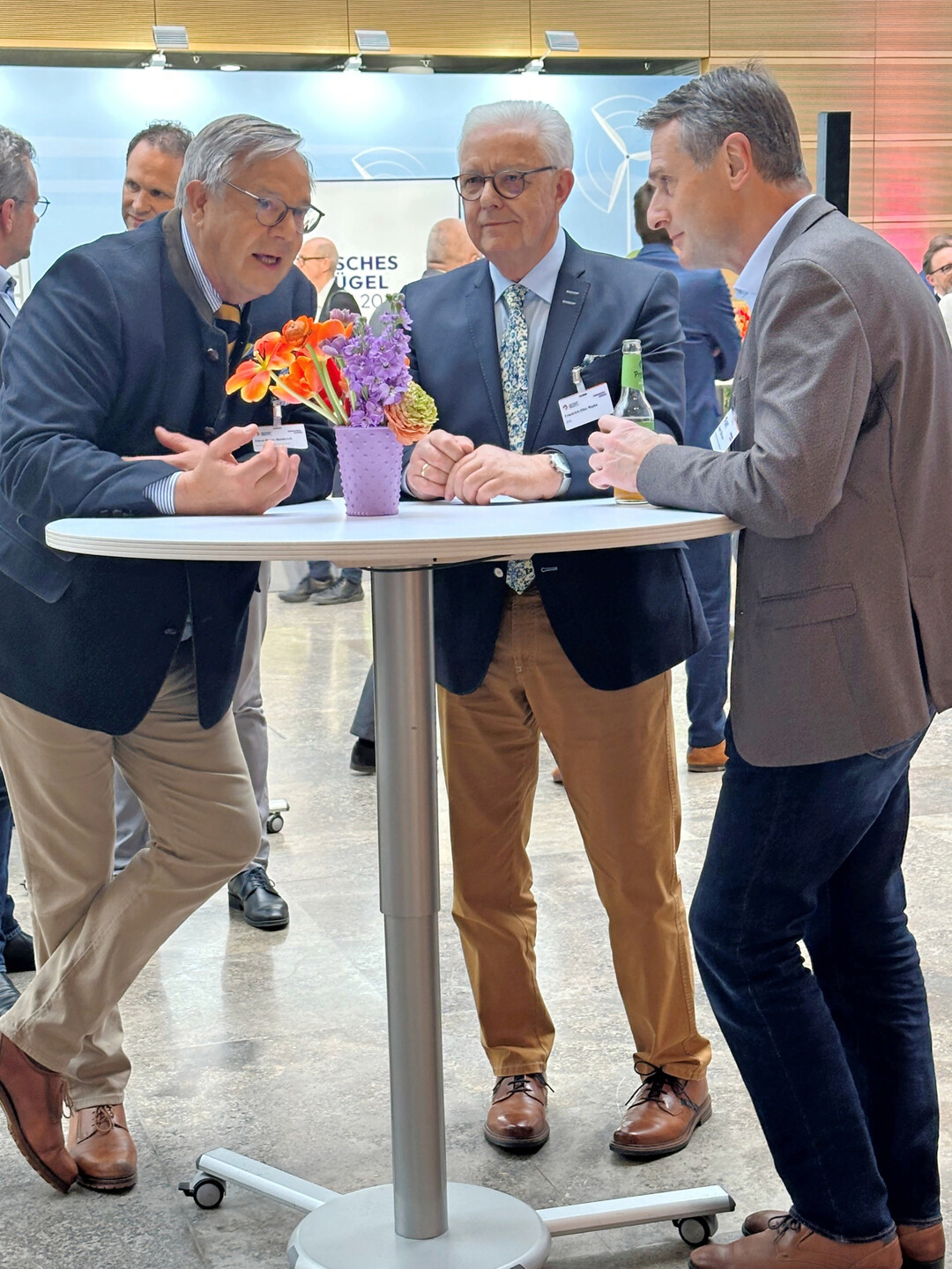ZDG-Prsident Hans-Peter Goldnick im Austausch mit der niederschsischen Geflgelwirtschaft: NGW-Vorsitzender Friedrich-Otto Ripke und NGW-Geschftsfhrer Dieter Oltmann (v. l.).