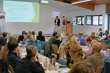 Mit den Themen des NRW-Geflgeltags hatten Geflgelwirtschaftsverband und Landwirtschaftskammer in Schwarze getroffen: Der Saal war voll besetzt. 