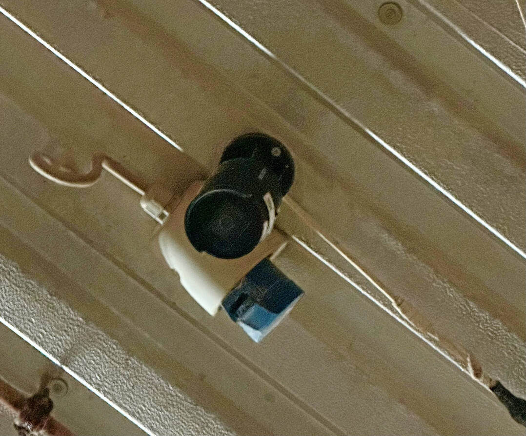 48 Kameras überwachen den Stall rund um die Uhr.