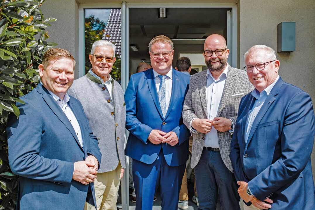 v. l. Rainer Herbers (Vorstandsvorsitzender LSW), Sts. a. D. Friedrich-Otto Ripke (Vorsitzender NGW), Tobias Gerdesmeyer (Landrat Landkreis Vechta), Johann Wimberg (Landrat Landkreis Cloppenburg) und Sven Guericke (Vorsitzender AEF) bei der Einweihung der Brorume von AEF, LSW und NGW in Vechta. 