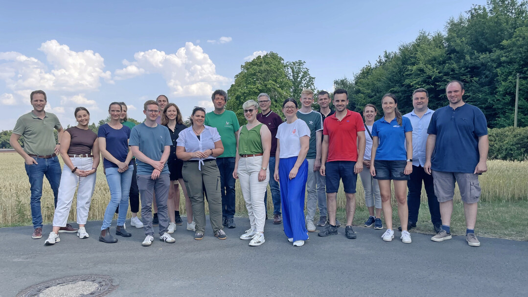 Exkursionsteilnehmer des LLH zu Besuch bei Eierbetrieben in Nordrhein-Westfalen