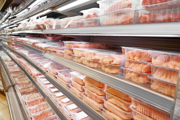 Neue Umfrage: Whrend jngere Altersgruppen aufgeschlossener gegenber hheren Preisen fr nachhaltig erzeugtes Fleisch sind, ist die Ablehnung bei Babyboomern am grten. 