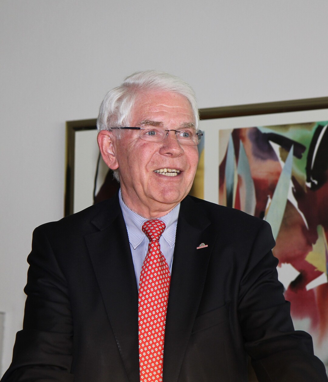 Paul-Heinz Wesjohann, PHW-Gruppe, gratulierte ebenso zum 25jhrigen Bestehen des WEG.