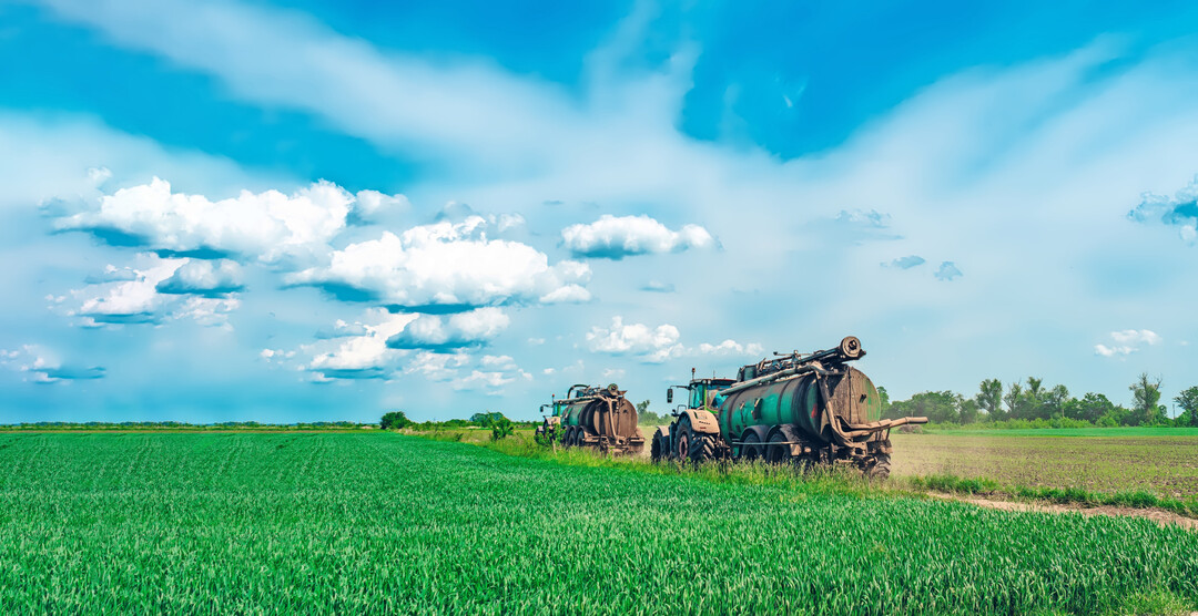ber 1.000 niederlndische Tierhalter beteiligen sich an den Ausstiegsprogrammen LBV und LBV plus zur Stickstoffminderung. Fr das Basisprogramm LBV wurden bis Mitte August 463 Vertrge unterzeichnet  finanziert aus einem Etat von 1,1 Mrd. Euro.