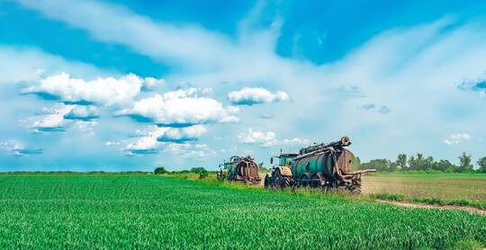 ber 1.000 niederlndische Tierhalter beteiligen sich an den Ausstiegsprogrammen LBV und LBV plus zur Stickstoffminderung. Fr das Basisprogramm LBV wurden bis Mitte August 463 Vertrge unterzeichnet  finanziert aus einem Etat von 1,1 Mrd. Euro.