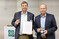 Stefan Teepker (r.) wird von DLG-Prsident Hubertus Paetow mit der Max-Eyth-Denkmnze in Silber geehrt.