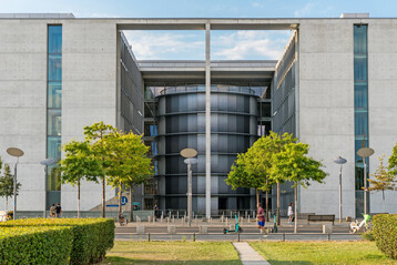 Die Agrarministerkonferenz fordert nach der Entscheidung des BLEH, das Bundesprogramm Umbau Tierhaltung auslaufen zu lassen, mehr Geld vom Bund. 