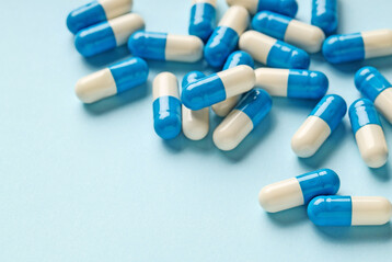 Tabletten mit unterschiedlichen Antibiotika-Wirkstoffen: Die Abgabemengen in der Tiermedizin sind 2024 leicht gestiegen, liegen aber weiterhin deutlich unter dem Niveau von 2011.