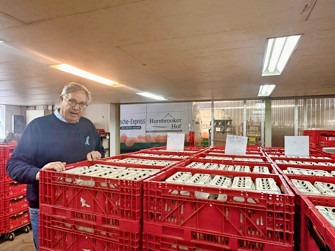 Hans-Peter Goldnick, Vorsitzender des BVEi und Prsident des Zentralverbandes der Deutschen Geflgelwirtschaft (ZDG), in der Eierpackstelle seines Betriebes.