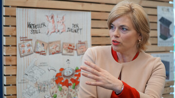 Bundesministerin Julia Klckner bei der Prsentation der Ergebnisse des Forschungsvorhabens Virtueller Stall der Zukunft