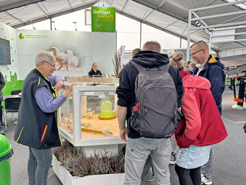 MeLa 2025 mit der GWV-Vorsitzenden Marion Dorn (l.): Auf der Mecklenburger Landwirtschaftsausstelung tut der GWV jedes Jahr viel für die Öffentlichkeitsarbeit.