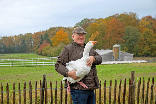 Lorenz Eskildsen ist Gänsezüchter und -mäster sowie Vorsitzender des Bundesverbandes bäuerlicher Gänsehalter.