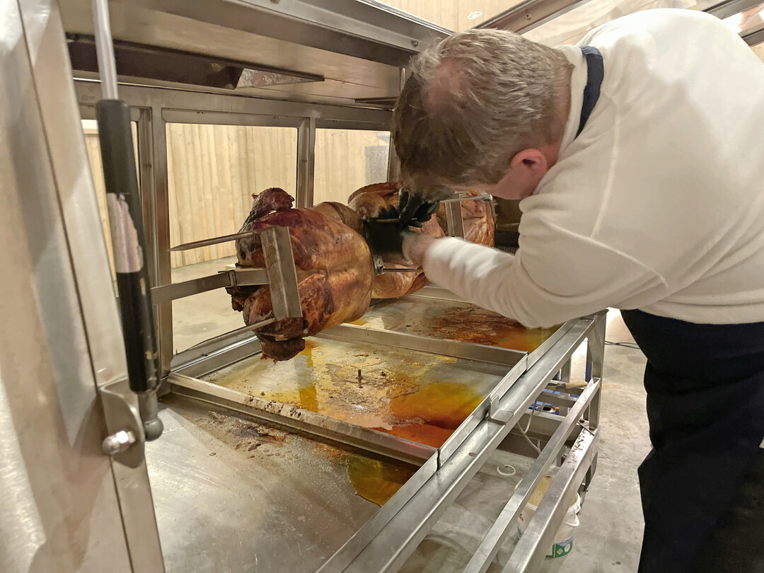 Ganze Puten wurden gegrillt und in Thanksgiving-Manier verteilt. 