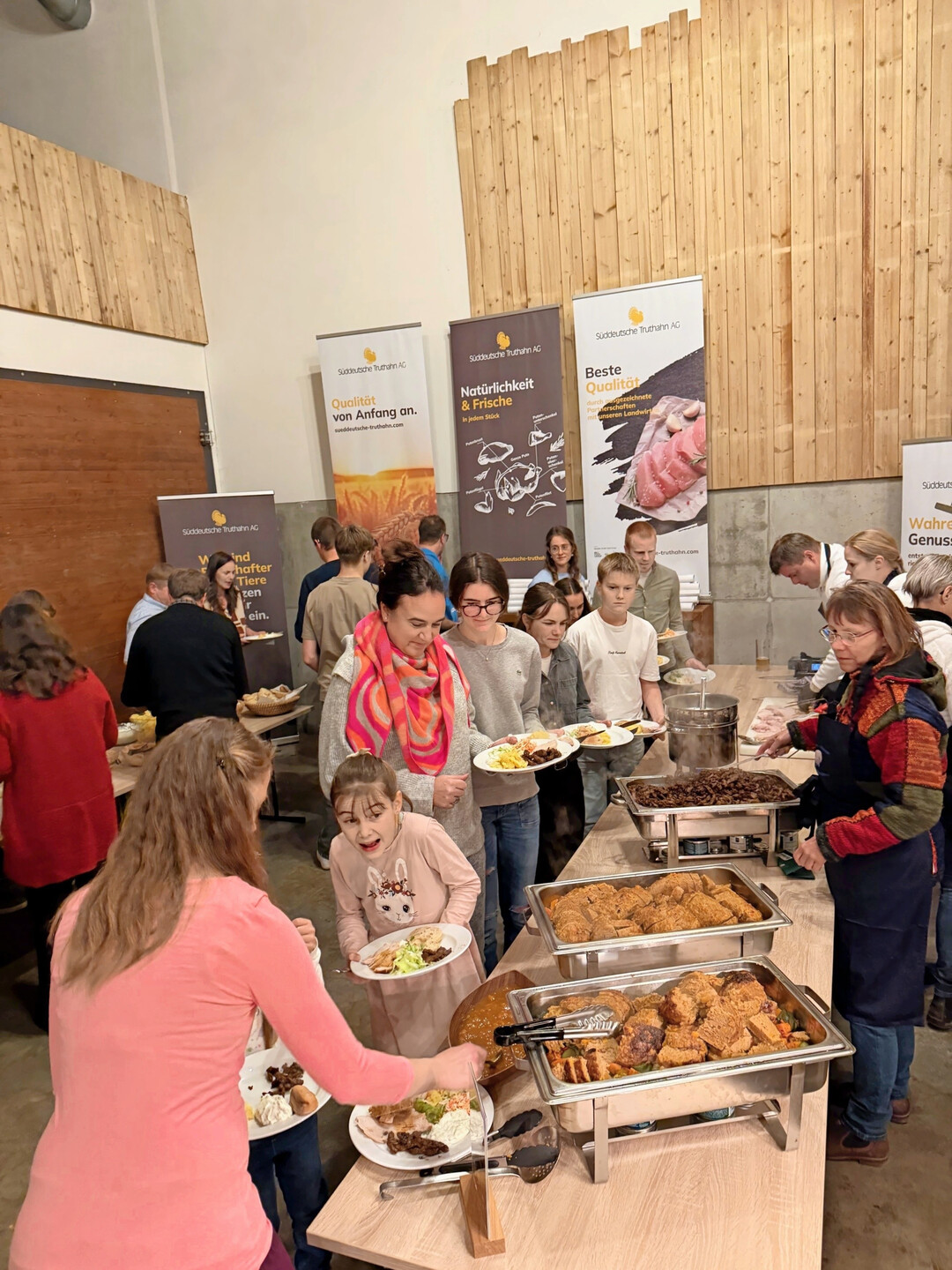 Das Bffet war reichlich gefllt und bot den Gsten viele Kstlichkeiten von der Pute. 