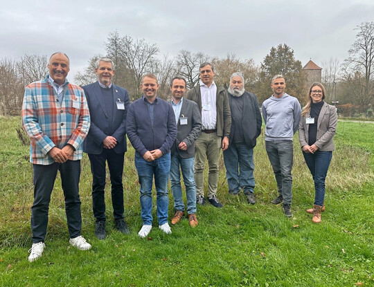 Auf der Versammlung anwesende Vorstandsmitglieder mit Geschäftsführerin, v. l: Hermann Hennes, Markus Zahn, Andree Grein, Ulrich Feußner, Volker Dreßler, Michael Herdt, Fabian Häde, Inga John.