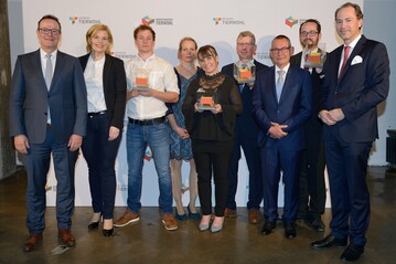 Die Initiative Tierwohl hat am 8.4.2019 erstmalig innovative Ideen und Projekte rund um die Schweine- und Geflgelhaltung mit dem Innovationspreis Tierwohl ausgezeichnet. Gekrt wurden vier Landwirte und zwei wissenschaftliche Projekte, die den Zuschlag fr eine finanzielle Frderung erhielten. 