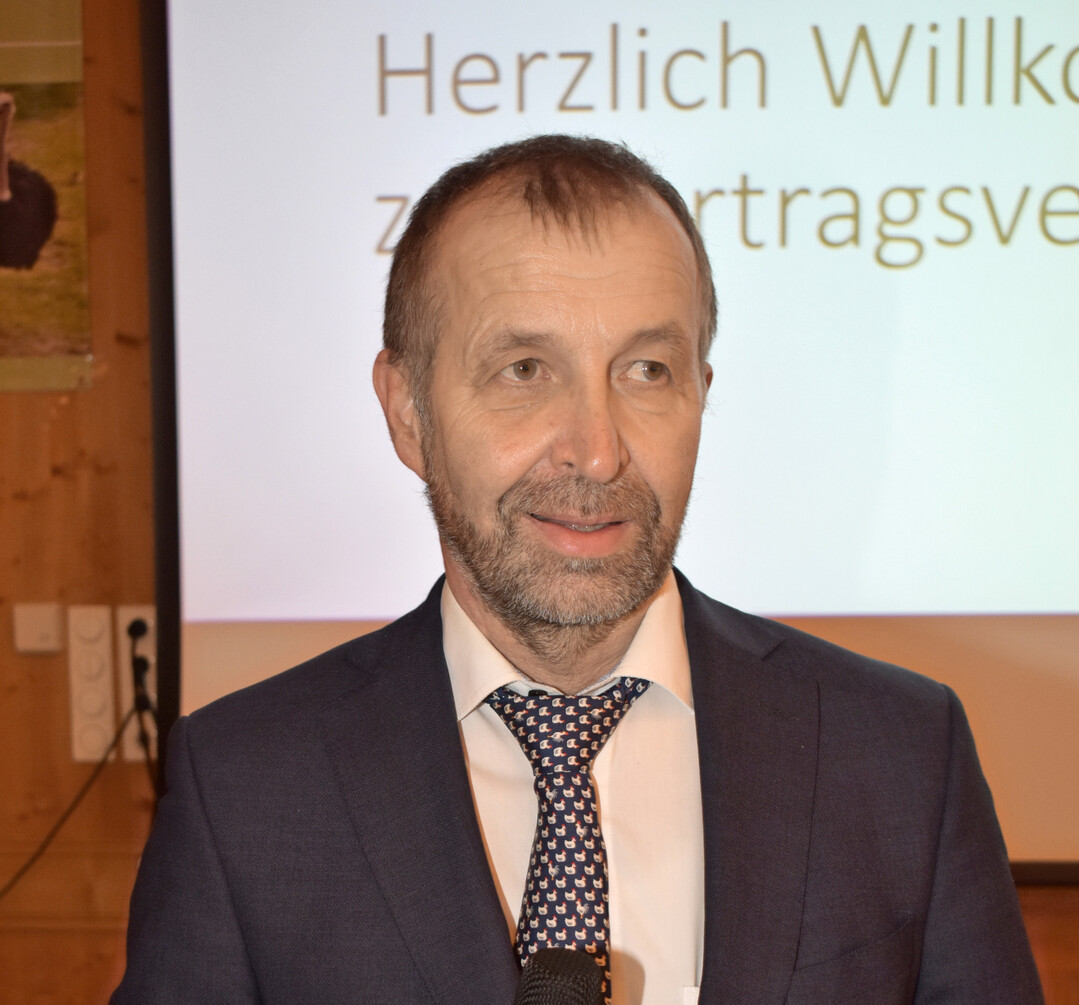 Der 1. Vorsitzende Robert Schmack sprach bei der Jahreshauptversammlung des Landesverbandes der Bayerischen Gefl�gelwirtschaft (LVBGW) in Weichering.