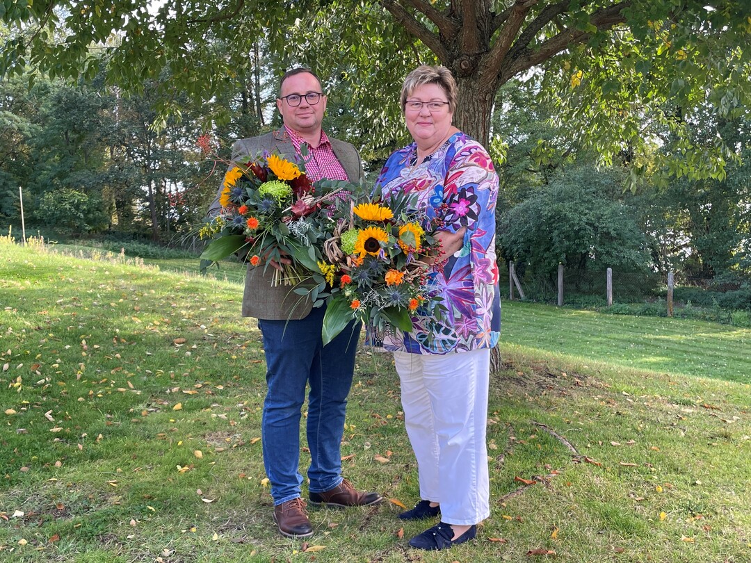 Nach 10 Jahren Vorsitz beim Brandenburger Geflügelwirtschaftsverband e. V. verabschiedete sich Anette Gensch am 11. Oktober 2022 in Seddin von ihren Mitgliedern in den Ruhestand. Den neuen Vorsitz des Verbandes übernimmt Tobias Winnige.
