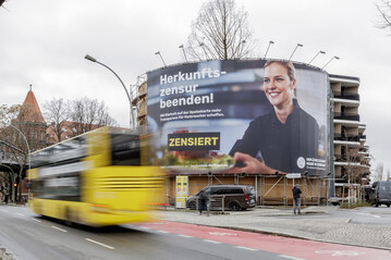  Die Kampagne Herkunftszensur beenden! kombiniert Auenwerbung, Online-Banner und Social Media mit Zeitungsanzeigen sowie Text- und Videobeitrgen auf den Kanlen der Geflgelwirtschaft. 