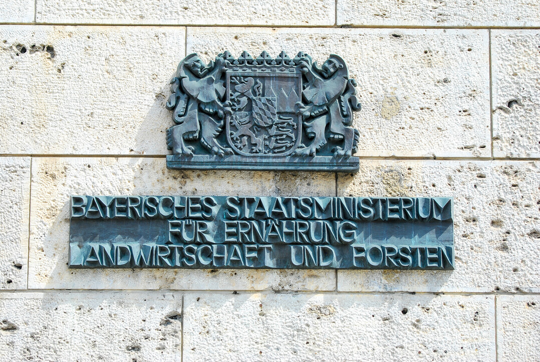 Das bayerische Landwirtschaftsministerium stellt seine Tierhaltungsreferate organisatorisch und personell neu auf und bündelt zugleich die Kompetenzen der landwirtschaftlichen Tierhaltung.