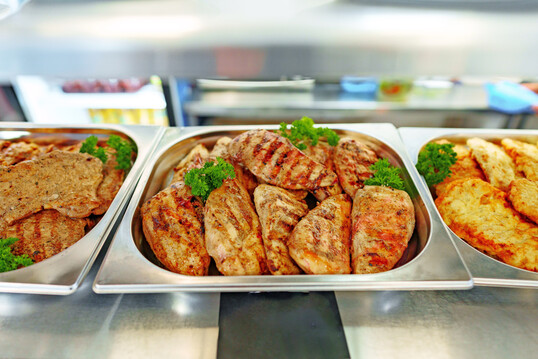 Auch in Kantinen und Restaurants w�nschen sich, laut Umfrage, Verbrauche k�nftig informative Angaben zur Herkunft des Fleisches. 