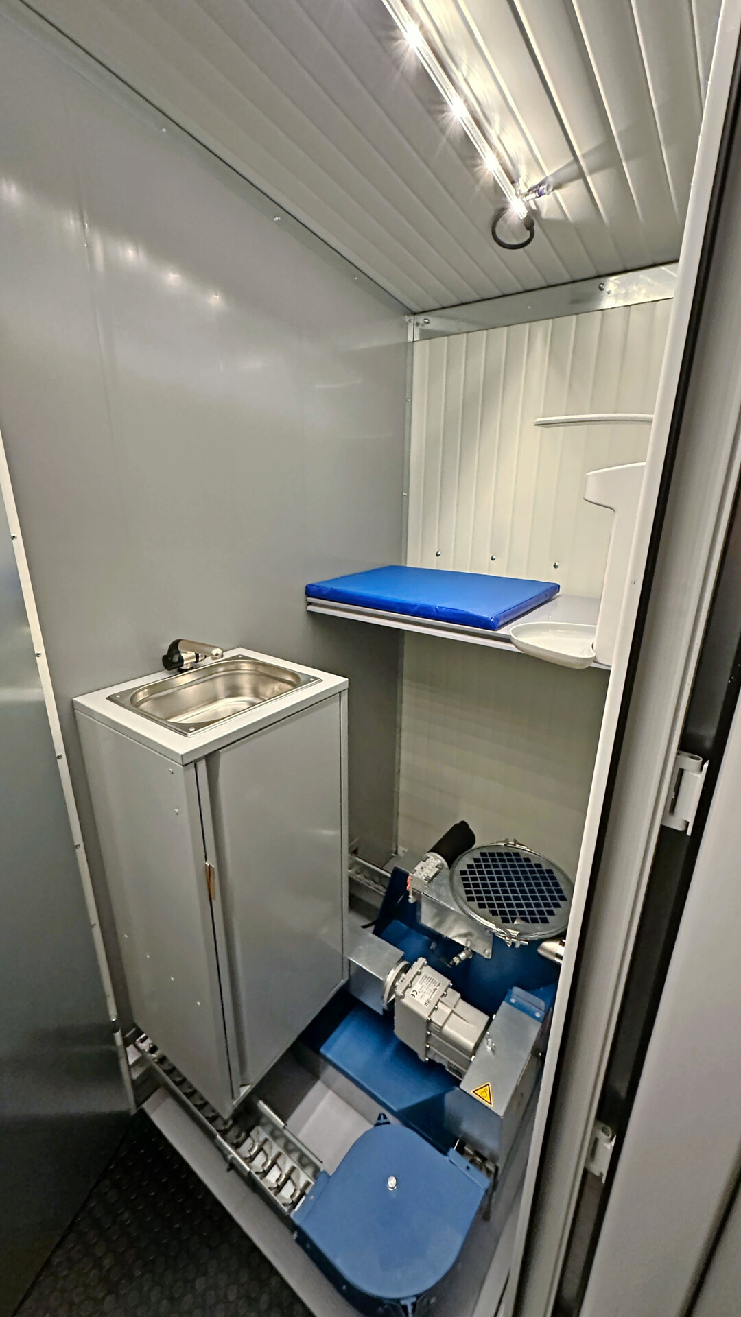 L�sung aus der Praxis f�r eine Hygieneschleuse f�r Mobilst�lle von Mobilstallherstellern.