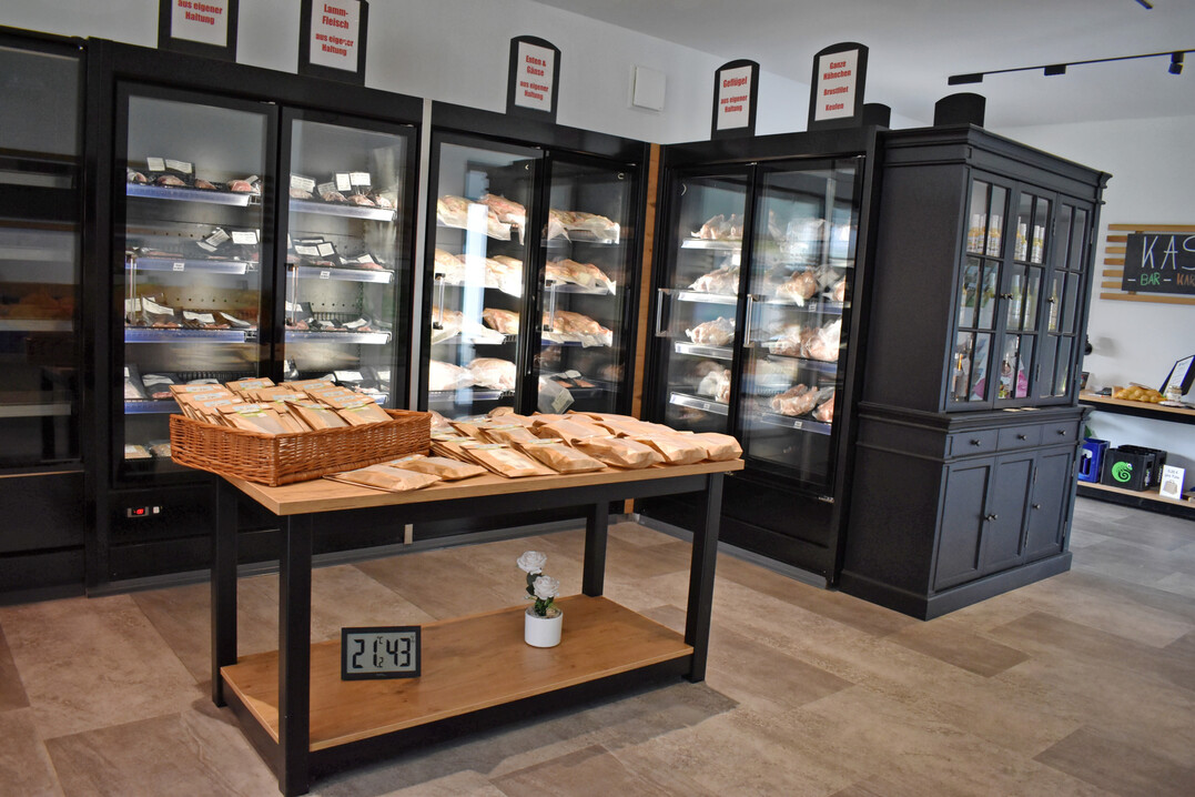 Verarbeitete Produkte aus eigener Erzeugung: Suppenh�hner, Br�hen, Nudeln und Eier erg�nzen sich zu einem geschlossenen Verwertungskreislauf im Betrieb..