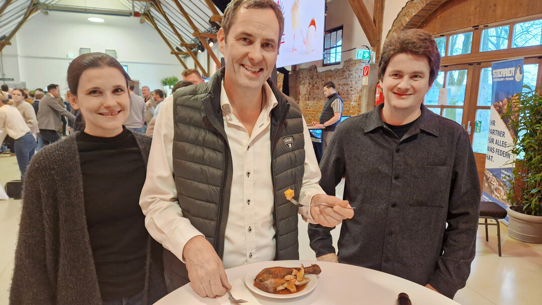 Der K&P Hendlhof aus der Steiermark bot Fleisch und Eiern der Zweinutzungsrasse Bresse Gauloise. Das Feedback fiel durchweg sehr positiv aus. Katharina Birkl, Franz Knittelfelder und Patrick Birkl.