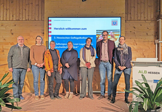 Die Referenten Dr. Peter Hiller, Jule Schttler, Dr. Christiane Keppler, Dr. Lisa Jung, Frauke Deerberg, Philipp Hofmann und Moderatorin Inga Garrelfs.