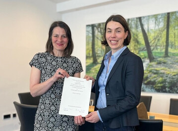Agrarministerin Miriam Staudte und Niedersachsens neu berufene Tierschutzbeauftragte Dr. Julia Pfeiffer-Schlichting.
