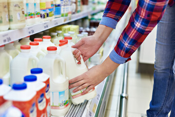 Der Konsum pasteurisierter Milch ist laut FDA in den USA sicher.