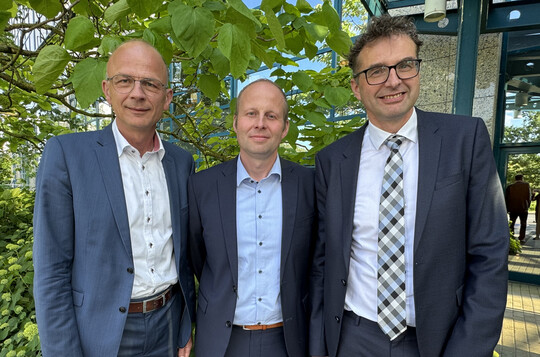 V. l. n. r.: Dietmar Deitermann als neuer Stellvertreter des BVH, Stefan Teepker als scheidender Vorsitzender und Philipp Beckhove als neuer Vorsitzender des BVH. Nicht im Bild Thomas Korte als ehemaliger Stellvertreter.