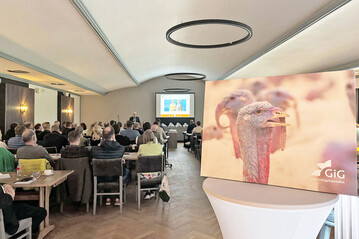 Voller Saal beim Puten-Symposium der GiG Geflgel GmbH: Rund 120 Teilnehmende folgten den Vortrgen zu Nachhaltigkeit und Entwicklungen in der deutschen Putenwirtschaft.