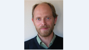 Dr. Jørgen Kjær forschte an Legehennen-Linien, die als zuverlässige Basis für die Erforschung des Federpickens auf der genomischen Ebene dienten.