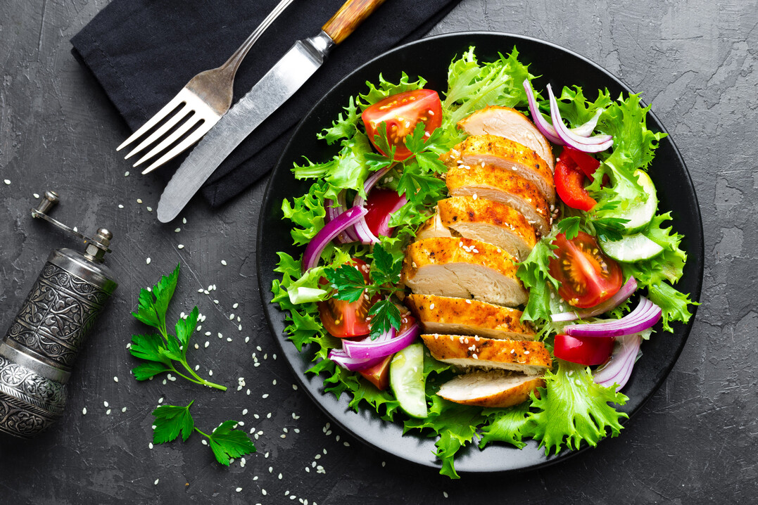 Laut OECD-FAO-Bericht 2023-2032 werden die Menschen weltweit zunehmend Geflgelfleisch verzehren.