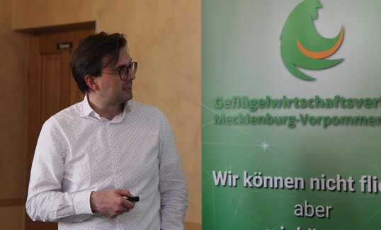 ZDG-Geschäftsführer Wolfgang Schleicher berichtete über die wirtschaftliche und politische Arbeit des ZDG in Berlin.