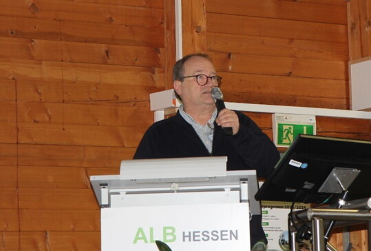 Dipl. Ing. agr. Stefan Maurer von der Allianz Agrar AG sprach im Rahmen der Mitgliederversammlung des GWV Hessen ber unternehmerisch sinnvollen Existenzschutz.