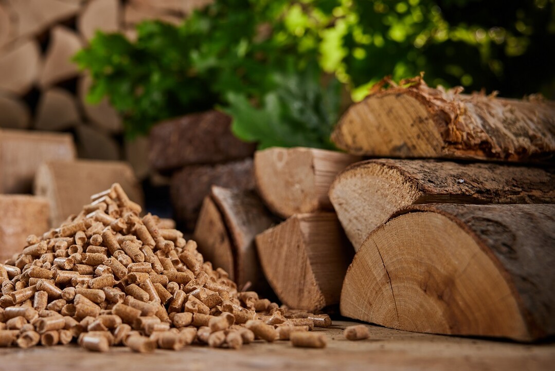 Der Brennstoff Holz ist auf den meisten landwirtschaftlichen Betrieben vorhanden oder kann günstig zu beschafft werden.