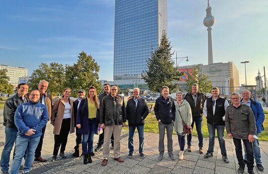 Im Anschluss an die Mitgliederveranstaltung nutzten die
Teilnehmer der Mitgliederversammlung des BBG den Aufenthalt
in Berlin fr einen Rundgang im Herzen der Hauptstadt. 