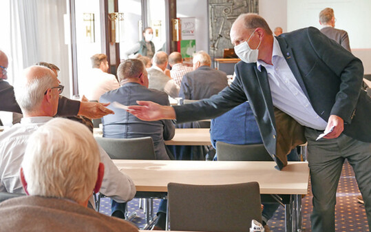 In geheimer Wahl wurde der neue Vorsitzende des
Geflgelwirtschaftsverbandes NRW gewhlt.    