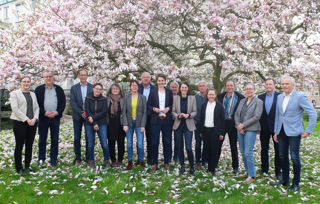 Ministerin Miriam Staudte (7.v.r.) mit Mitgliedern des Beirats zur Frderung des kologischen Landbaus.