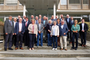 Landwirtschaftsministerin Barbara Otte-Kinast (1. Reihe, 3. v. l.) begrt die Mitglieder des neu zusammengesetzten Lenkungsausschusses, dem Leitungsgremium zur niederschsischen Nutztierstrategie  Tierschutzplan 4.0.