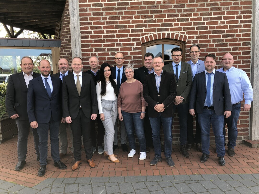 BVH-Vorstand (anwesend, v. l.): Josef Wohlfrom, stellv. Vors. Thomas Korte, Diedrich Dammann (ehem. Vorstand), Vors. Stefan Teepker, Martin Ziemann, Kristin Schultz, Dietmar Deitermann, Marion Dorn, Richard Danninger, Dr. Andreas Schröder, Philipp Beckhove, Peter Vollmers, Sven Diekhaus, Jürgen Hörstmann.