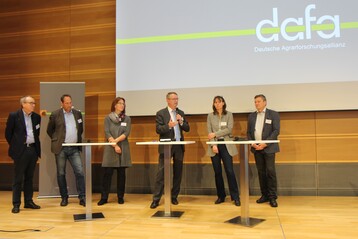 Die Sprecher der Nutztiercluster v.l.n.r.:Prof. Dr. Karl-Heinz Waldmann, TiHo Hannover, Hansjrg Schrade, LSZ Boxberg, Prof. Dr. Eva Gallmann, Universitt Hohenheim,Prof. Dr. Reiner Brunsch, ATB Potsdam, Prof. Dr. Silke Rautenschlein, TiHo Hannover und Prof. Dr. Robby Andersson, Hochschule Osnabrck.