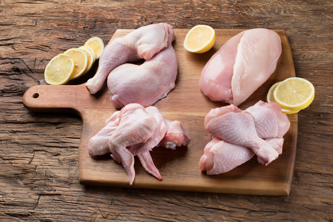 Die Rezession und die hohen Arbeitslosenzahlen führen dazu, dass selbst der niedrige Ladenpreis von Geflügelfleisch für viele mexikanische Konsumenten unerschwinglich ist.