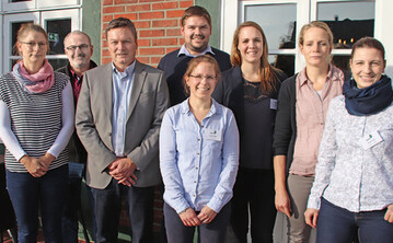 Vertreter der Projektpartner, v. l.: Anna Wilke, NGW, Dr. Peter
Hiller, LWK Niedersachsen, Prof. Robby Andersson, Tammo
Weseloh, Dr. Lea Klambeck, Jennifer Httner (alle HS Osnabrck),
Dr. Birgit Spindler und Katharina Hffelin, Stiftung TiHo Hannover.